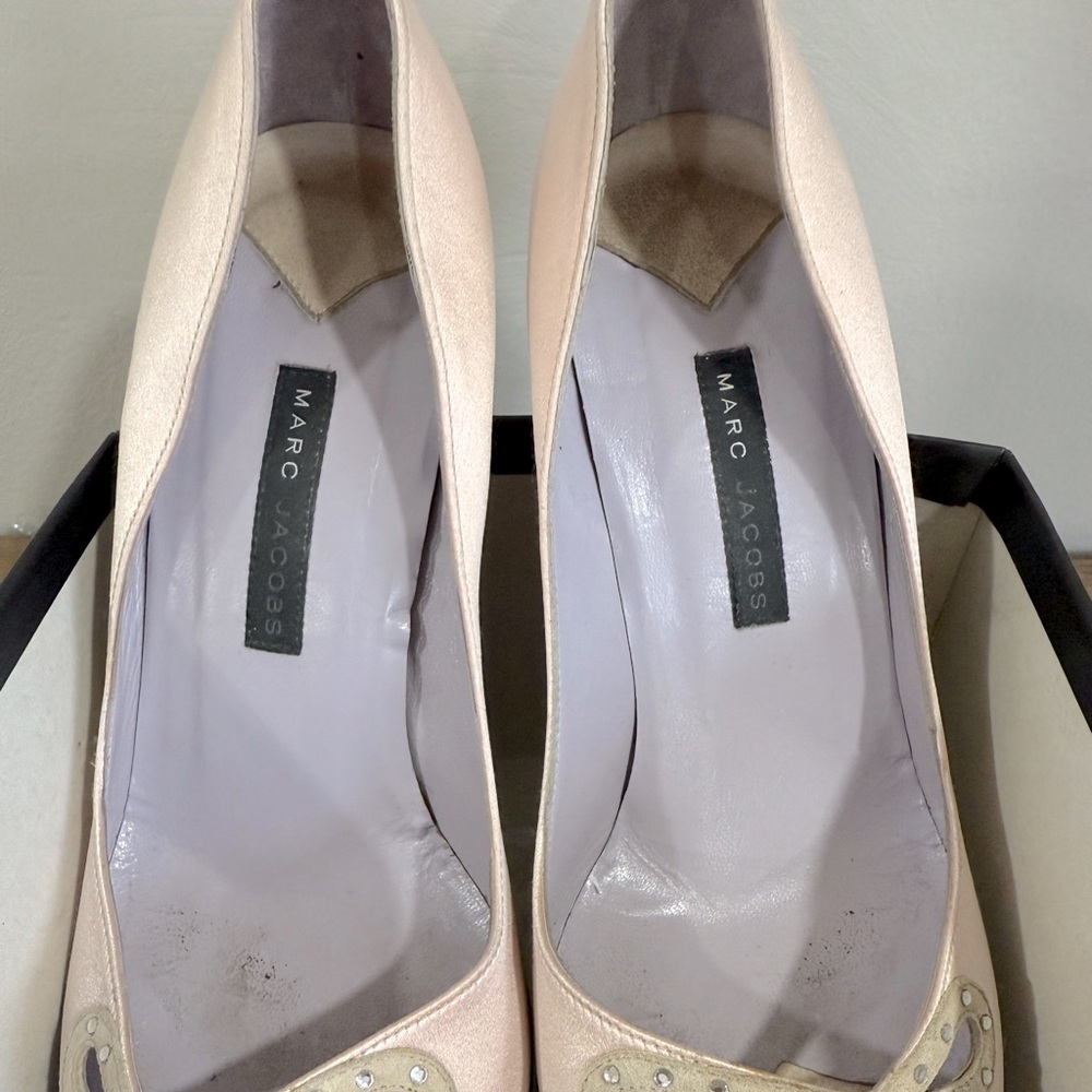 Marc Jacobs Elegant Satin Pink Women's Shoes. Size 7.